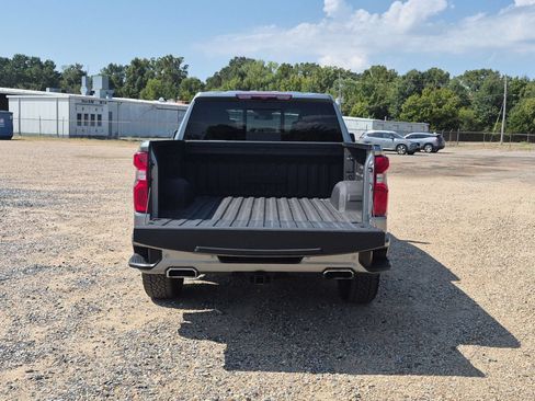 Used 2024 Chevrolet Silverado 1500 High Country w/ Z71 Off-Road Package AWD/4WD image 4