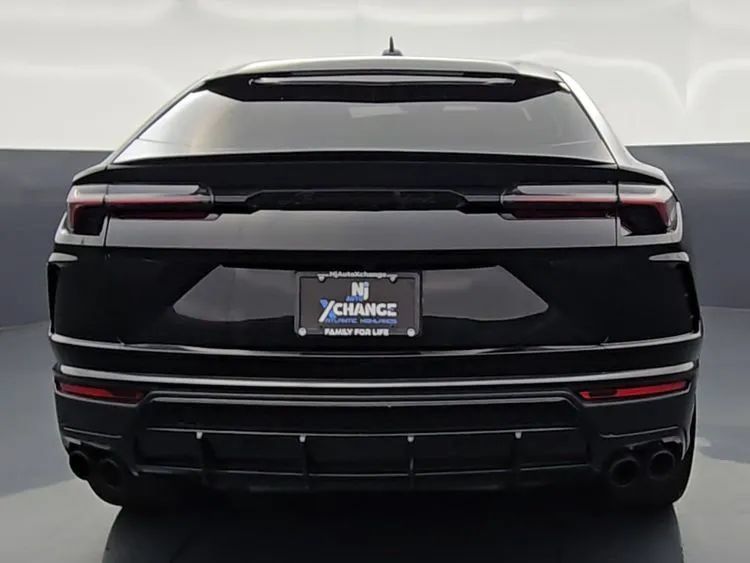 Used 2022 Lamborghini Urus AWD/4WD image 11