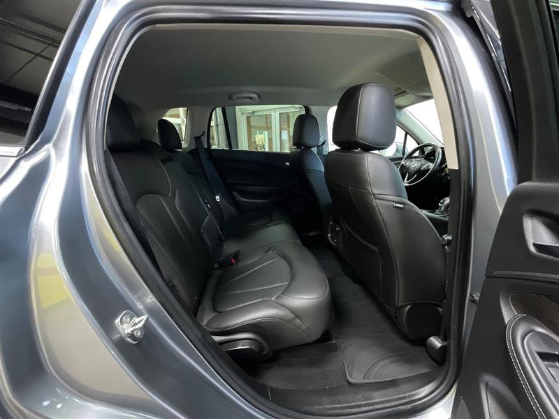 Used 2020 Buick Envision Essence AWD/4WD image 28