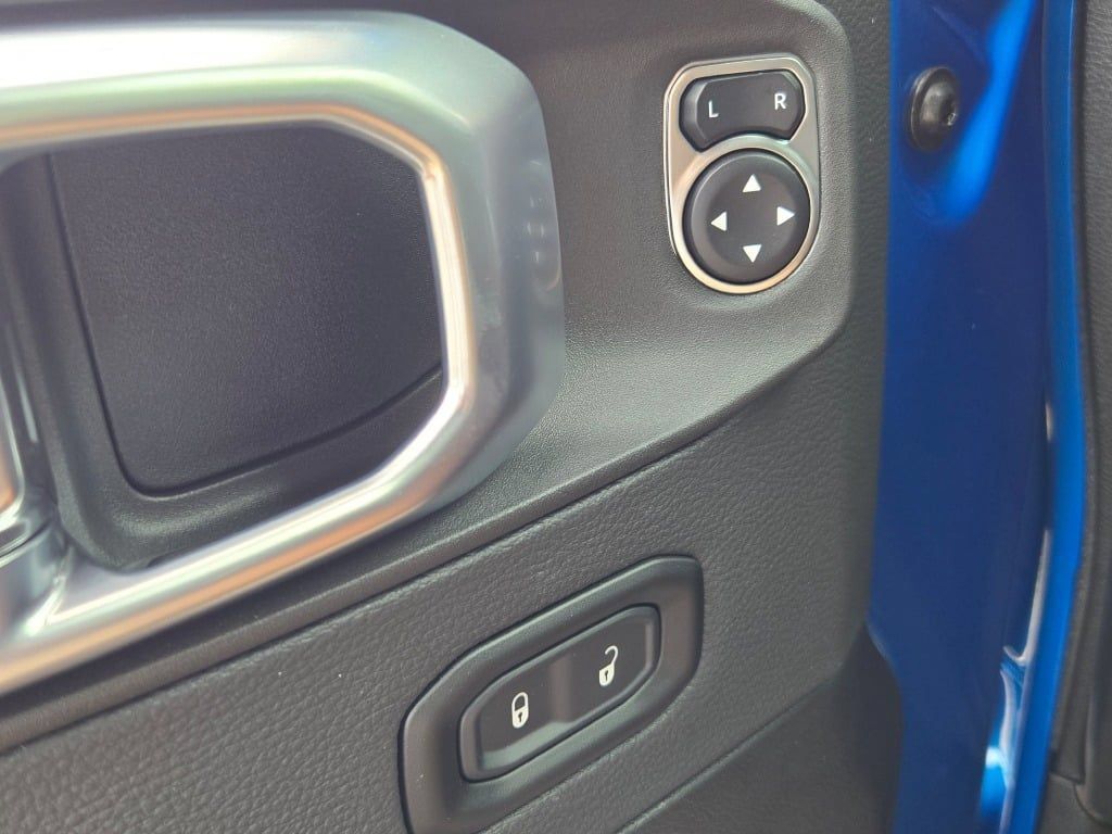 New 2026 Jeep Wrangler Unlimited Sahara AWD/4WD image 36