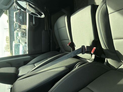 Used 2022 Chevrolet Silverado 1500 LT AWD/4WD image 11