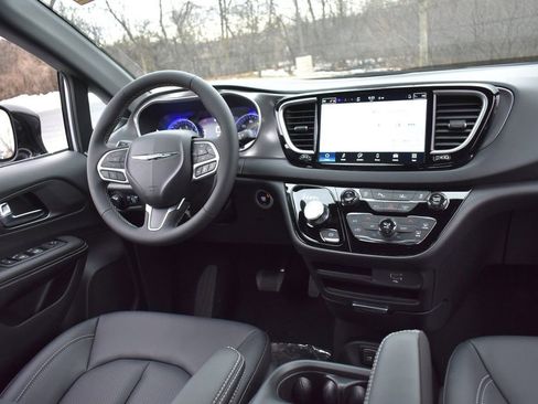 New 2026 Chrysler Voyager LX FWD image 27