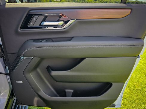 New 2026 GMC Yukon XL Denali w/ Denali Reserve Package AWD/4WD image 34