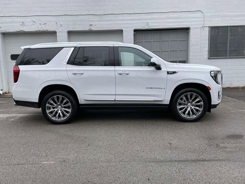 Used 2022 GMC Yukon Denali w/ Denali Premium Package image 8