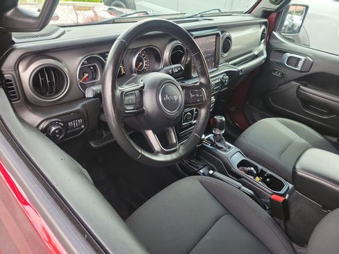 Used 2022 Jeep Gladiator Sport image 6