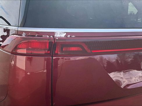 Used 2024 Kia Carnival LX image 22