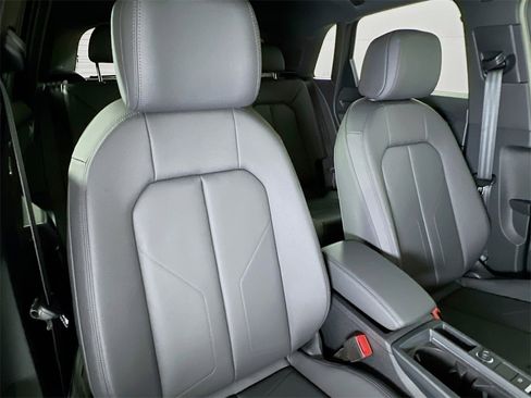 New 2025 Audi Q3 2.0T Premium image 27