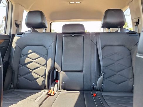 Used 2024 Volkswagen Atlas SE image 24