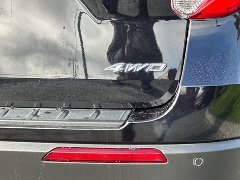 Used 2022 Ford Explorer XLT w/ Equipment Group 202A image 26