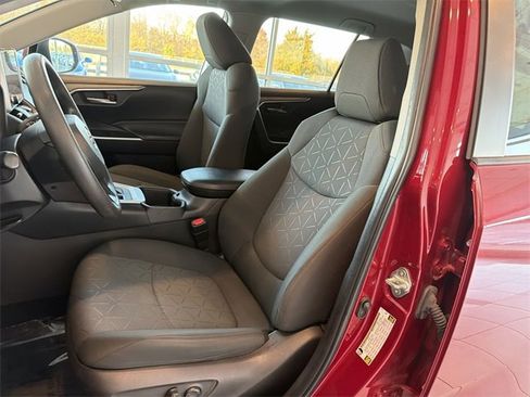 Used 2023 Toyota RAV4 XLE image 19