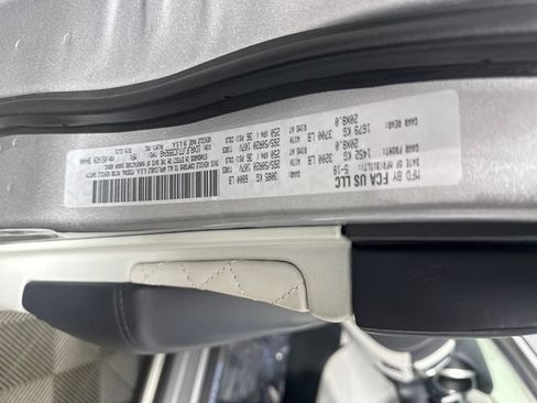 Used 2018 Jeep Grand Cherokee Summit AWD/4WD image 36