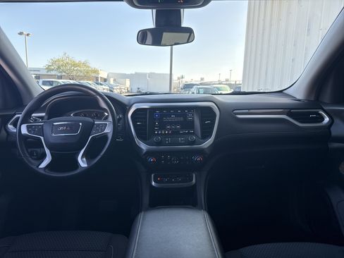 Used 2023 GMC Acadia SLE image 18