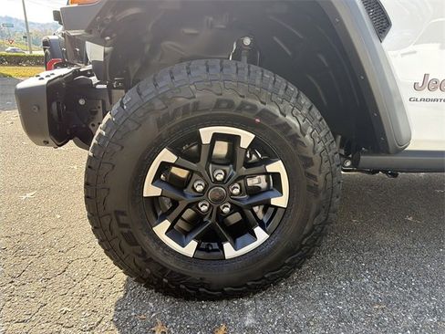New 2026 Jeep Gladiator Rubicon w/ Steel Bumper Group image 11