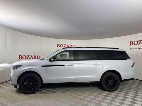 New 2025 Lincoln Navigator L Reserve w/ Jet Appearance Package image 4