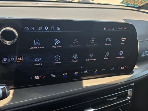 Used 2025 Chevrolet Traverse LT FWD image 23