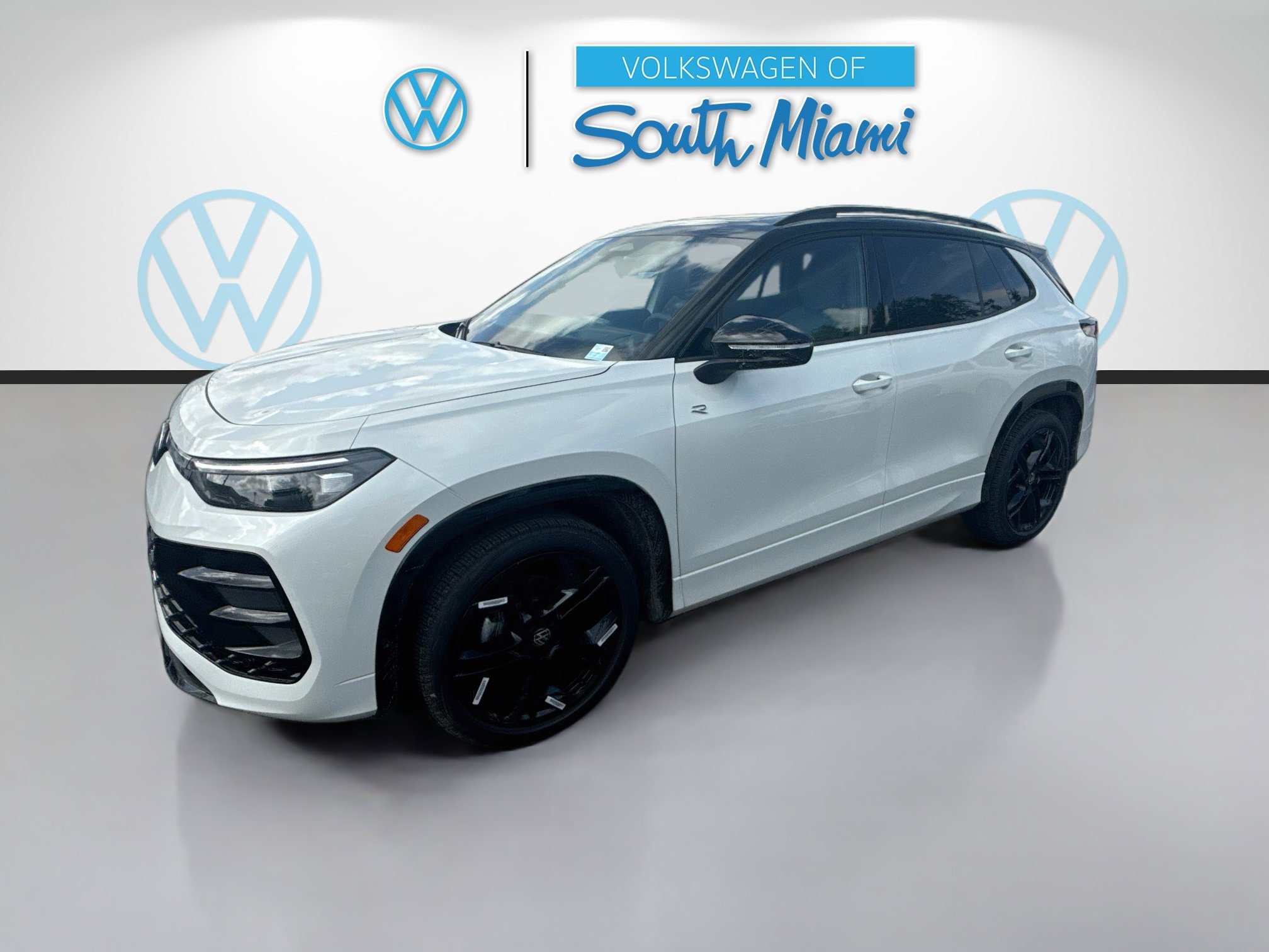 New 2026 Volkswagen Tiguan SE R-Line FWD image 3