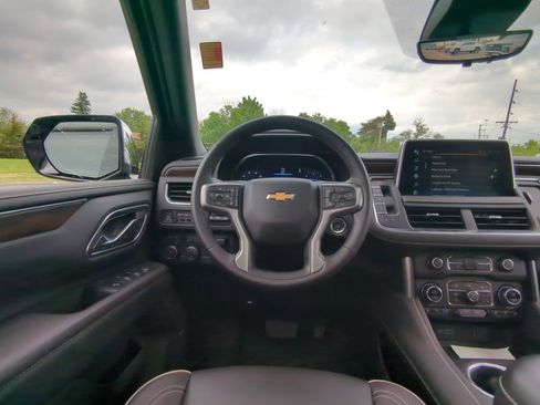 Used 2024 Chevrolet Suburban Premier w/ Premium Package AWD/4WD image 16