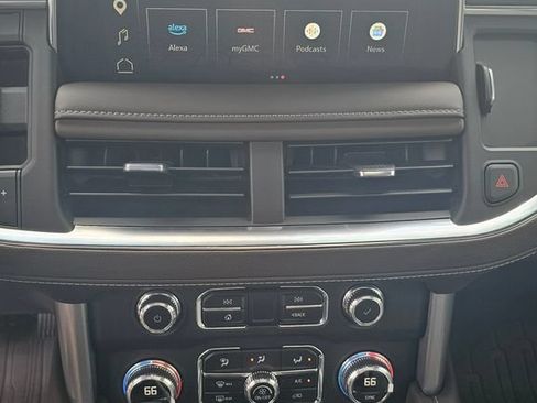 Used 2024 GMC Yukon SLT w/ SLT Premium Package AWD/4WD image 12