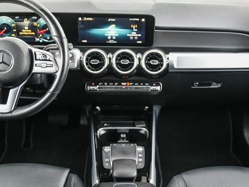 Used 2022 Mercedes-Benz GLB 250 w/ Premium Package Lite image 12