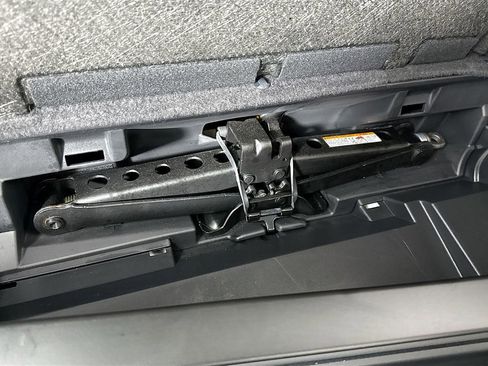 Used 2023 Toyota Highlander Limited image 38