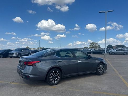 Certified 2025 Nissan Altima 2.5 SV FWD image 23