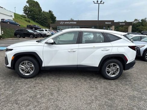 Used 2025 Hyundai Tucson SE AWD/4WD image 2
