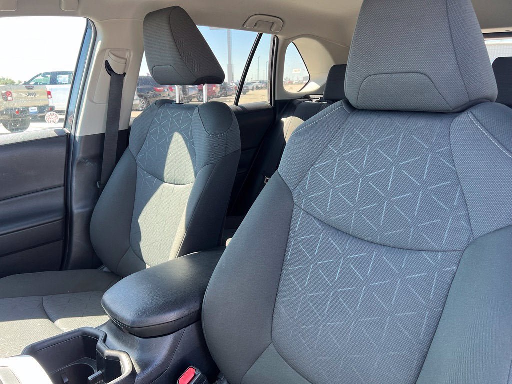 Used 2025 Toyota RAV4 XLE AWD/4WD image 13