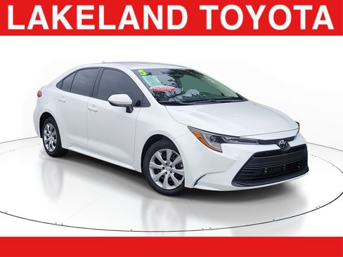 Certified 2025 Toyota Corolla LE image 1