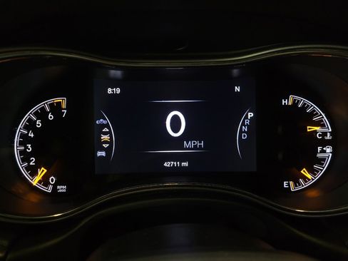 Used 2019 Jeep Grand Cherokee Altitude RWD image 23