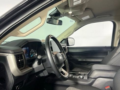 Used 2024 Ford Expedition XLT image 15
