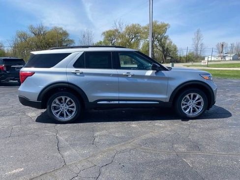 Used 2024 Ford Explorer XLT w/ Equipment Group 202A AWD/4WD image 7
