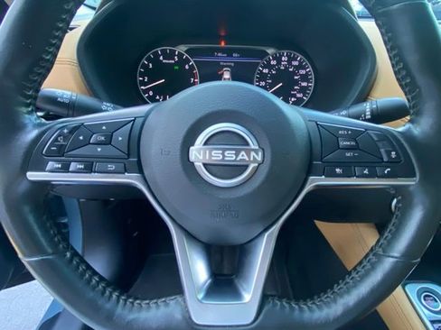 Used 2024 Nissan Sentra SV w/ SV Premium Package image 18