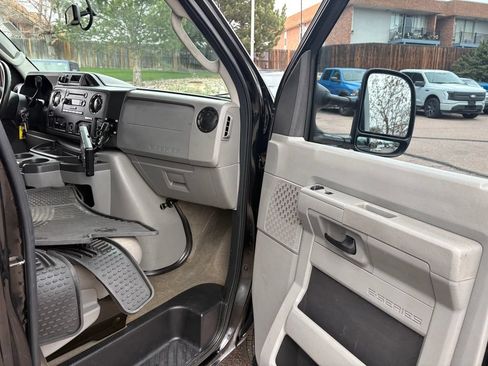 Used 2016 Ford E-450 and Econoline 450 Super Duty RWD image 28
