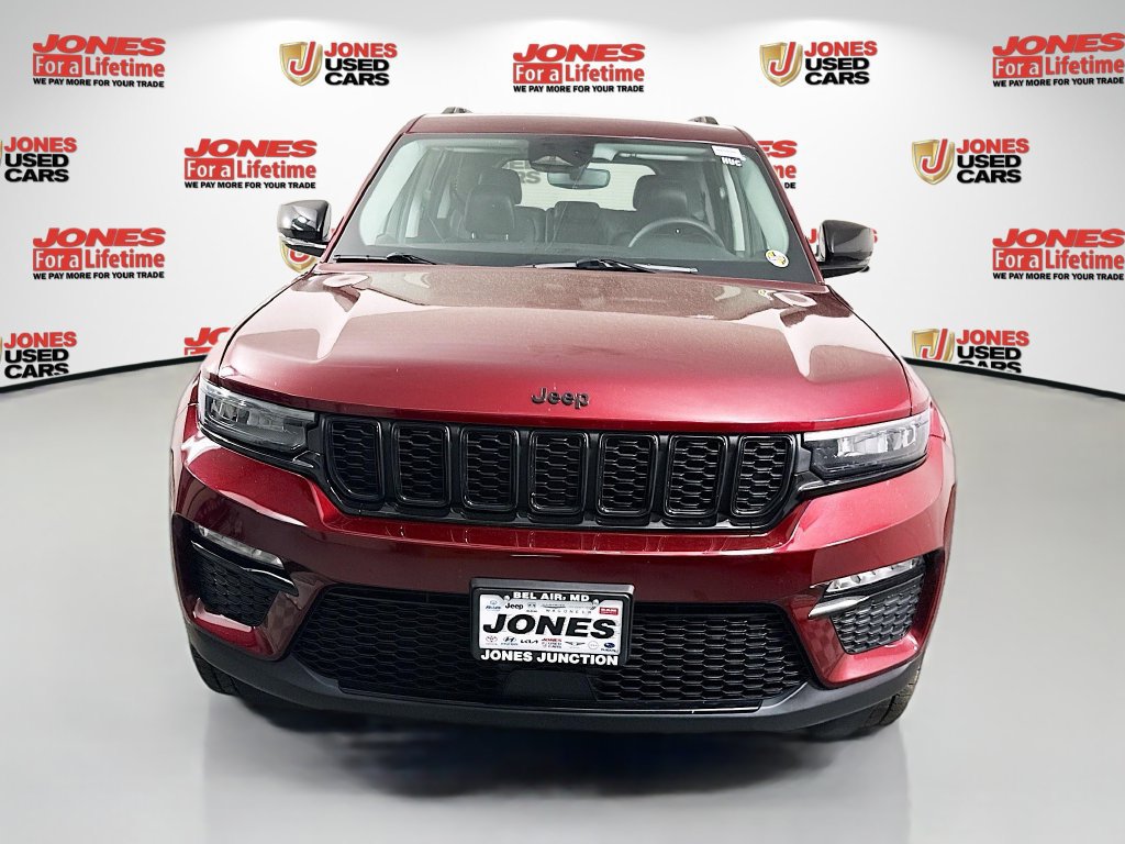 Used 2023 Jeep Grand Cherokee Limited w/ Black Appearance Package AWD/4WD image 13