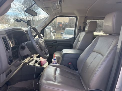 Used 2018 Nissan NV 3500 SL image 7