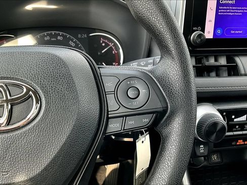 Used 2023 Toyota RAV4 LE AWD/4WD image 12