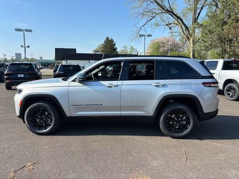New 2026 Jeep Grand Cherokee 4WD image 3
