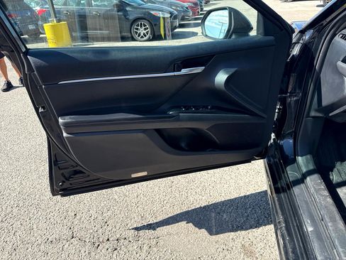 Used 2018 Toyota Camry SE image 12