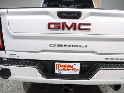 Used 2021 GMC Sierra 2500 Denali w/ Denali Ultimate Package AWD/4WD image 8