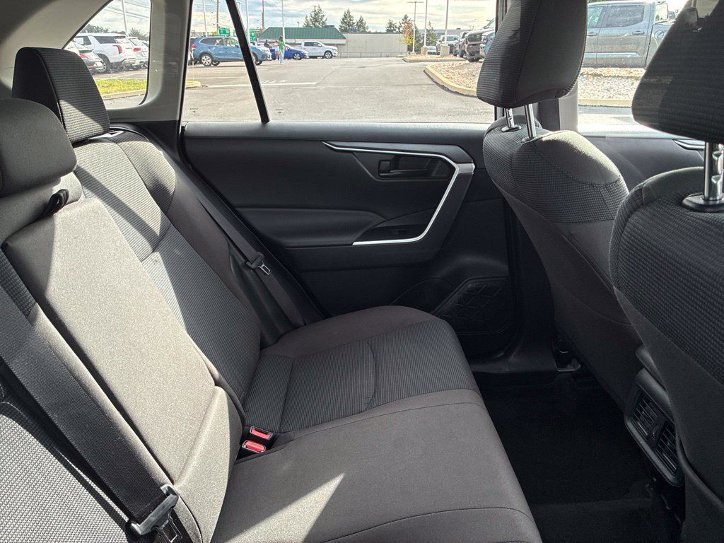 Used 2025 Toyota RAV4 LE AWD/4WD image 24