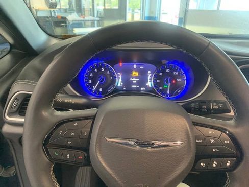 Used 2023 Chrysler Pacifica Touring-L w/ S Appearance Package FWD image 18
