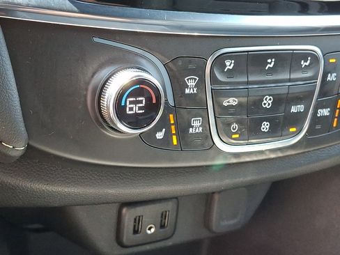 Used 2023 Chevrolet Traverse LT AWD/4WD image 25