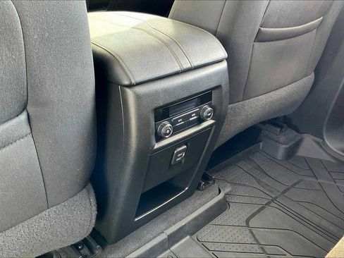 Used 2018 Chevrolet Traverse LS image 31