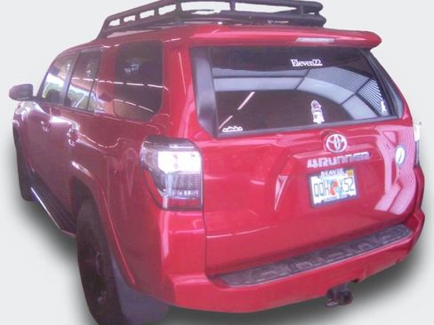 Used 2019 Toyota 4Runner SR5 AWD/4WD image 6
