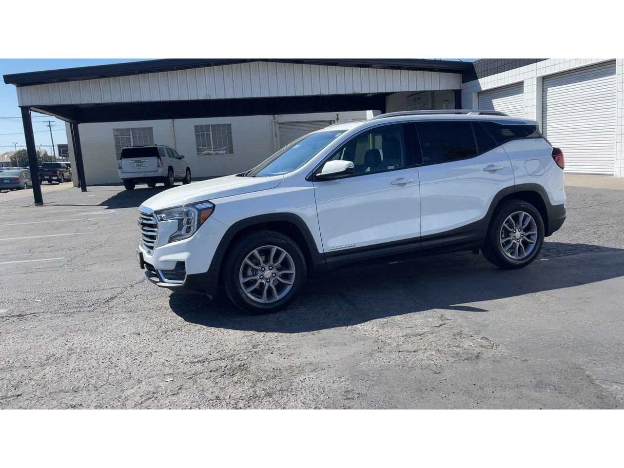 Used 2024 GMC Terrain SLT AWD/4WD image 7