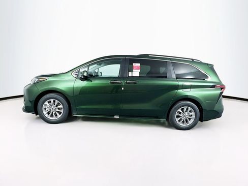 New 2026 Toyota Sienna XLE image 5