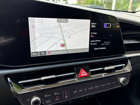 Certified 2025 Kia Niro EX w/ EX Cold Weather Package FWD image 35