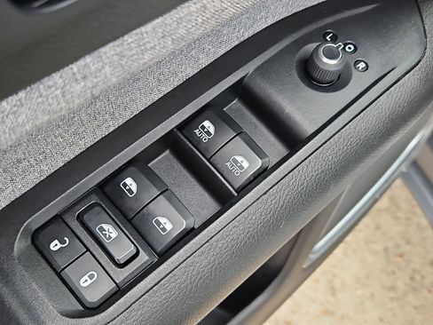 Used 2024 Jeep Compass Latitude image 23