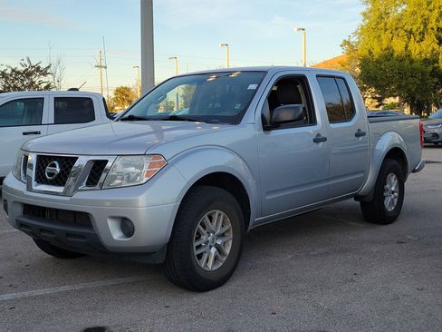 Used 2019 Nissan Frontier SV image 6