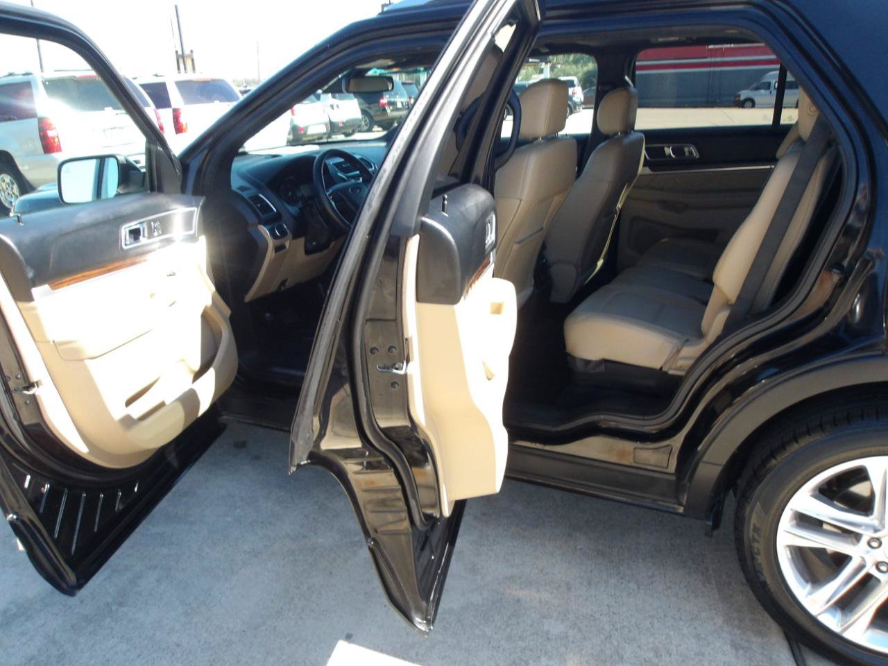 Used 2016 Ford Explorer Limited w/ Equipment Group 301A FWD image 15